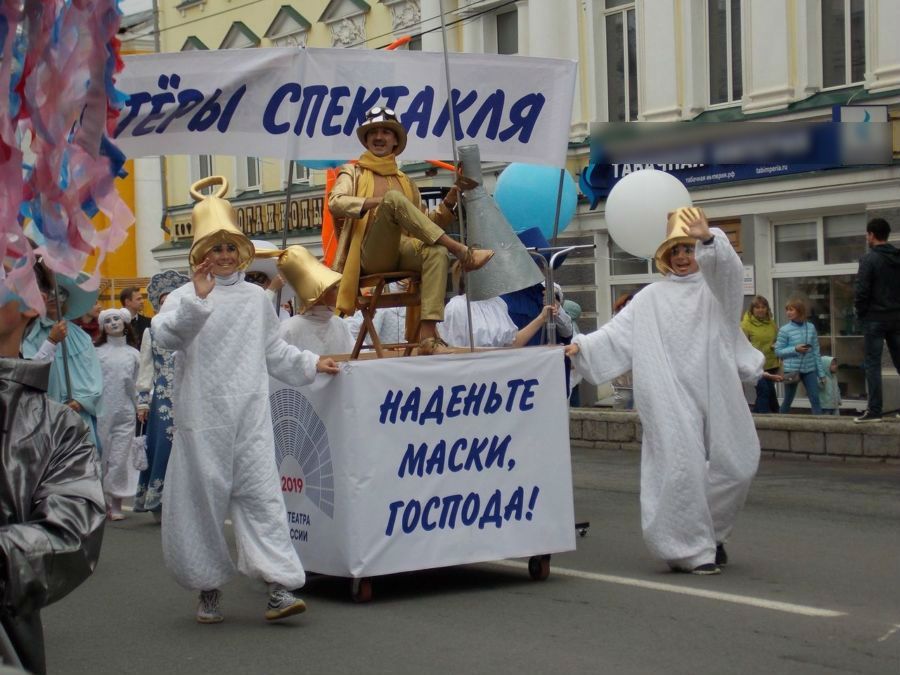 Торжественное шествие в Костроме: показываем в 15 фотографиях