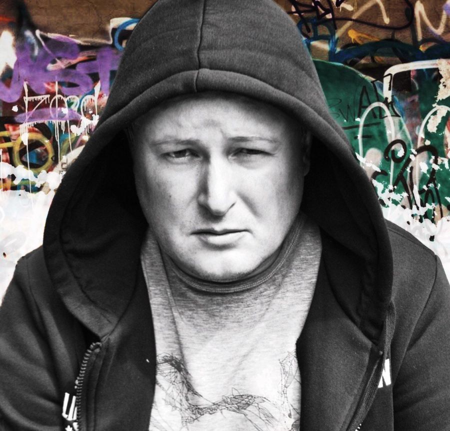 Звезда «Дома-2» лишился квартиры из-за страсти к беременной костромичке