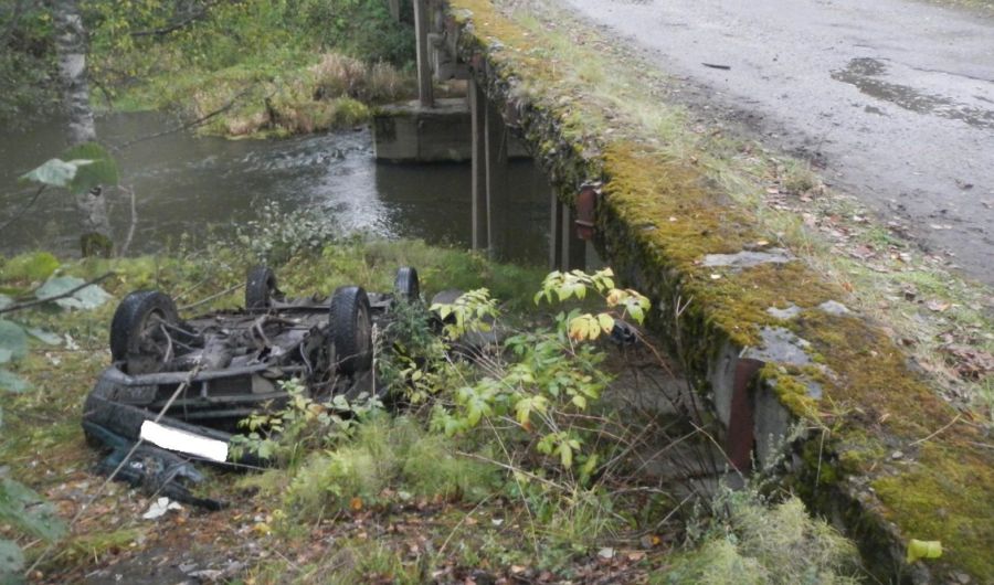 Костромской водитель погиб, перелетев через мост