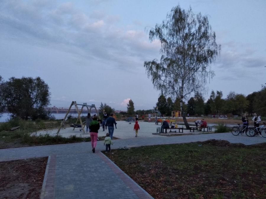 Недоделанный парк Заволжье собирает огромное число недоумевающих жителей