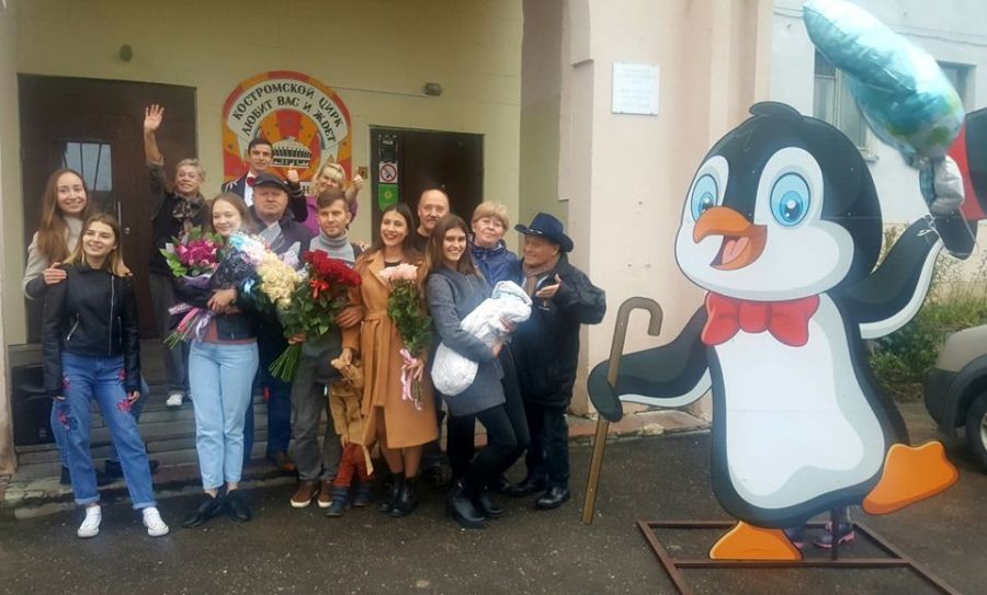 Артистка нового шоу в цирке родила ребенка в Костроме и похвалила роддом