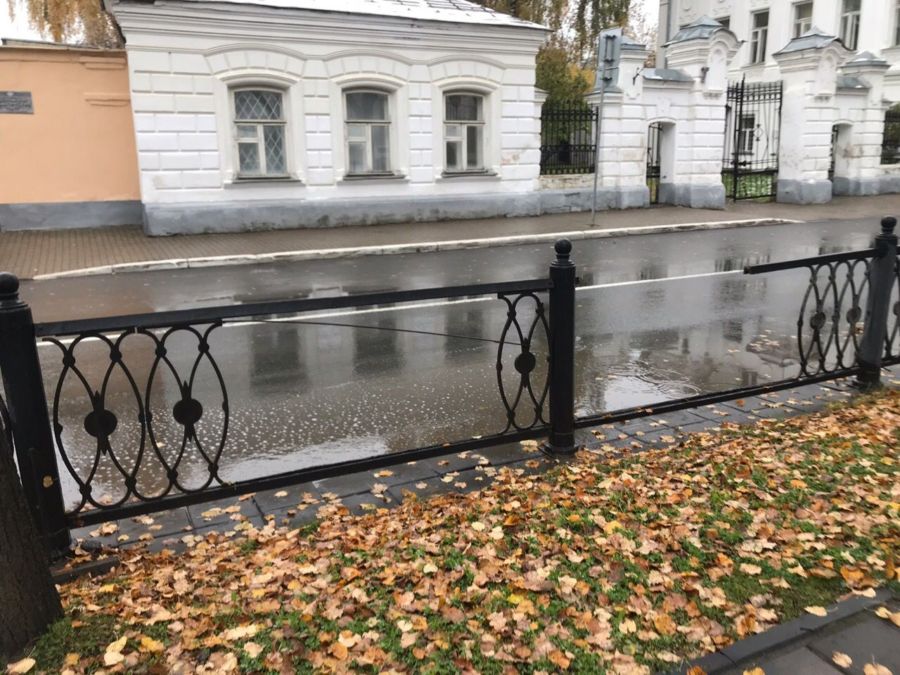 Аллею на проспекте Мира в Костроме разобрали по кусочкам
