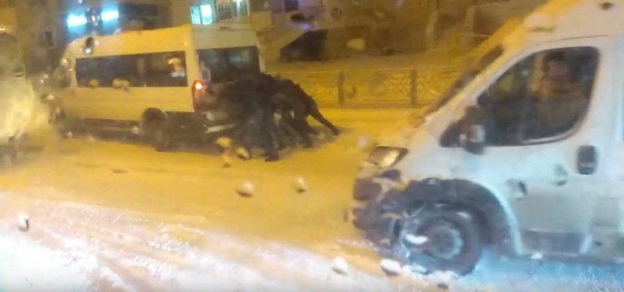 Снегопад вызвал в Костроме транспортный коллапс