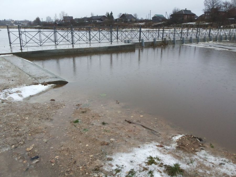 Город в Костромской области спасают от затопления
