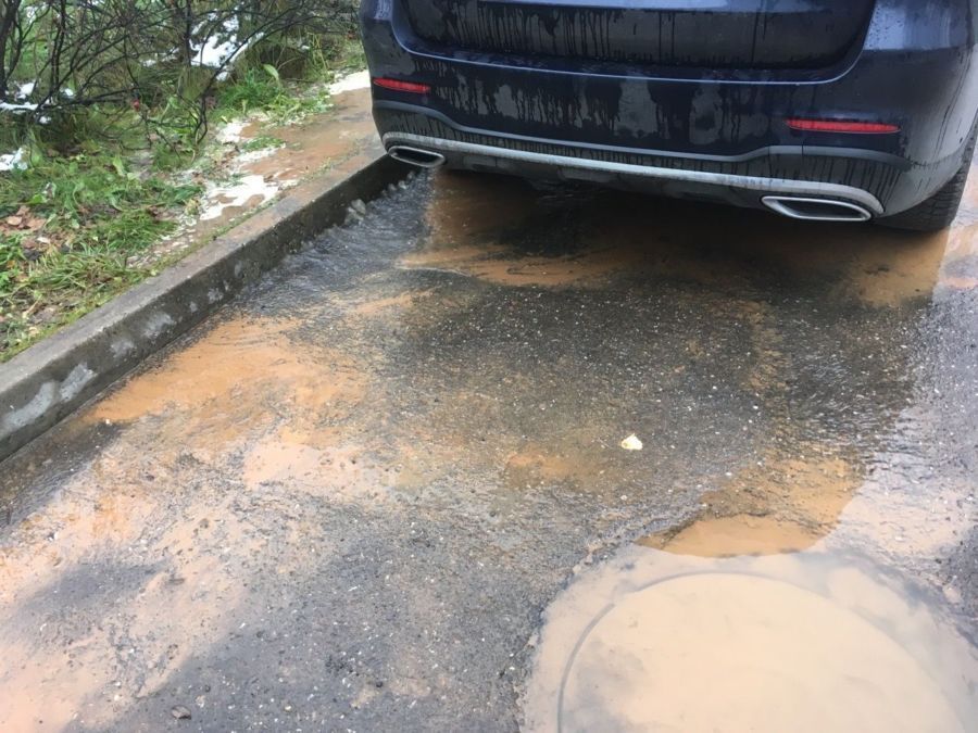 Рабочие уничтожили водопад из бордюра в Костроме
