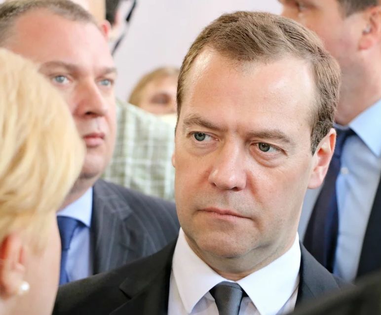 Дмитрий Медведев запретил костромичам посуточно сдавать квартиры