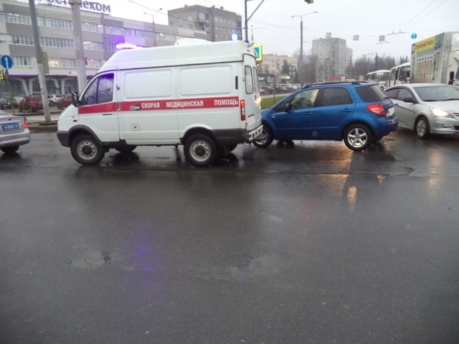 Фельдшер скорой помощи пострадала в аварии в Костроме