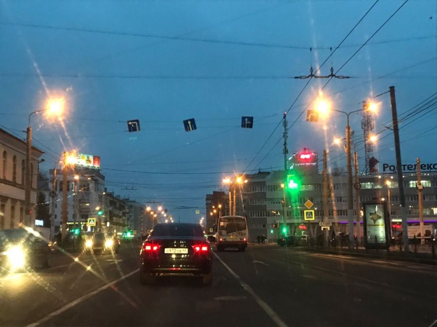 Обновленный светофор в Костроме перестал полностью светиться