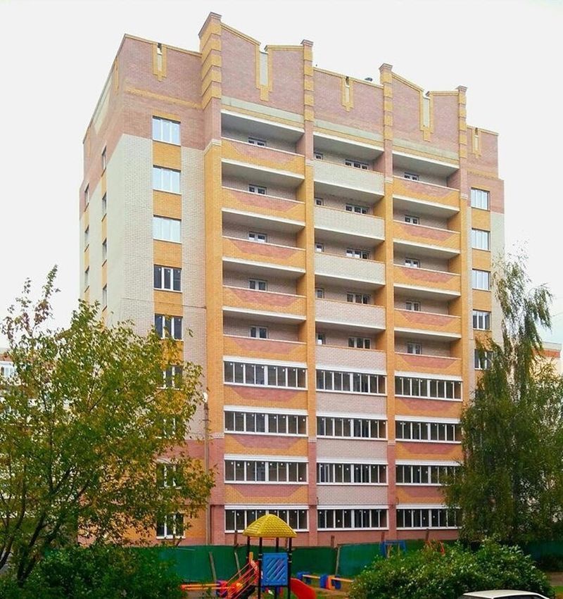 Суд в Костроме решил, что делать с  девятиэтажкой посреди детской площадки