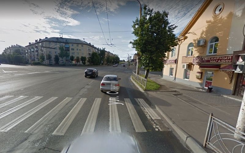 Водитель иномарки сбил школьницу в Костроме на пешеходном переходе