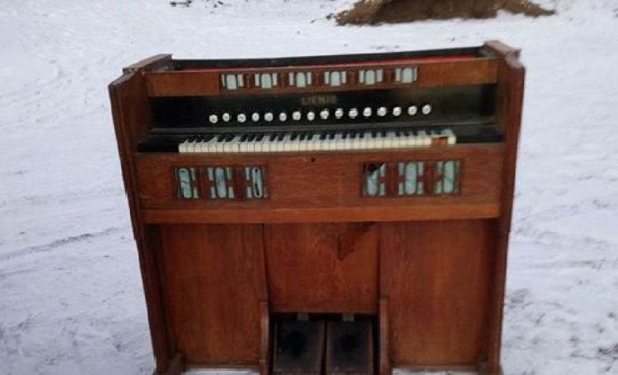 Коллекцию уникальных фисгармоний выгоняют из музыкальной школы в Костромской области