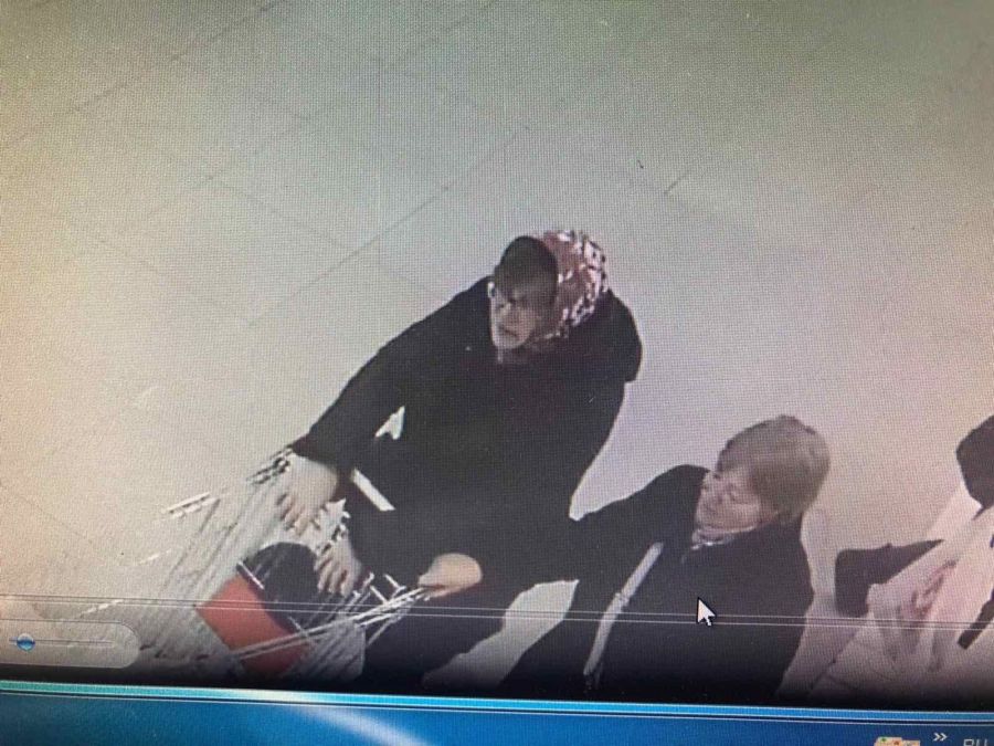 Двух солидных дамочек подозревают в похищении вещей из торгового центра