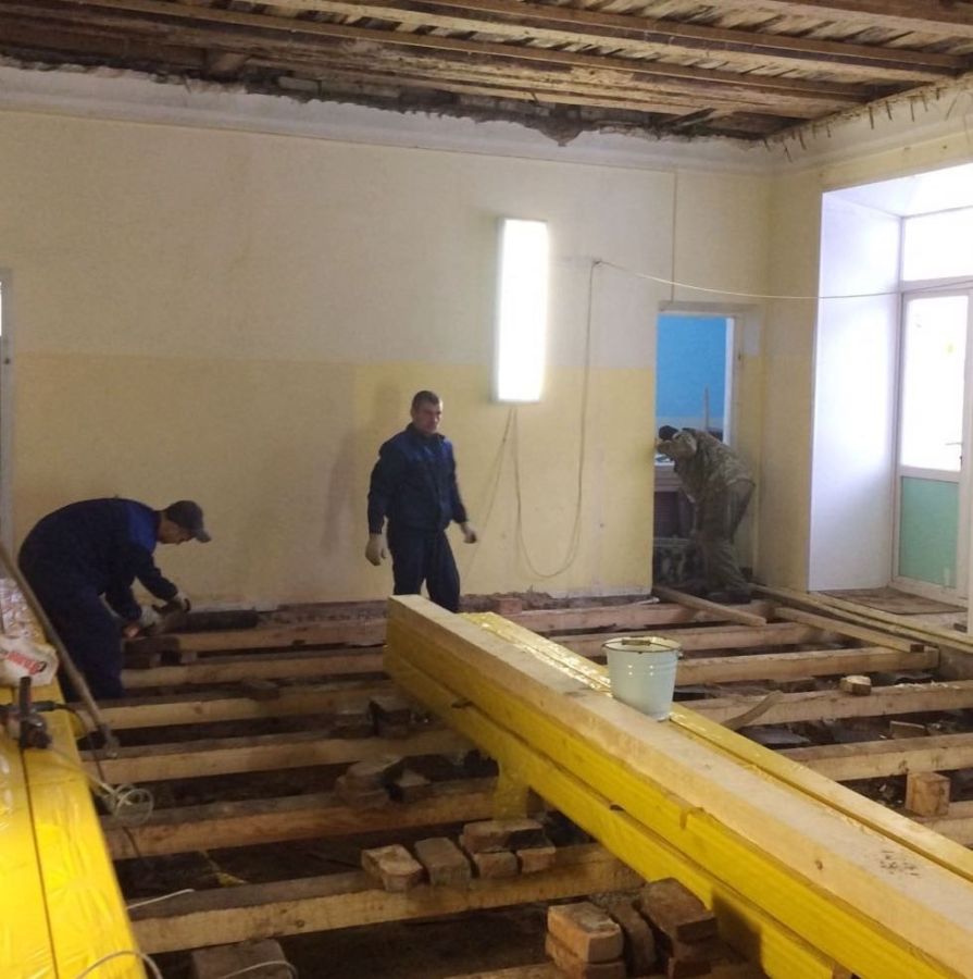 Новые спецбригады рабочих начали ремонтировать школы в Костроме