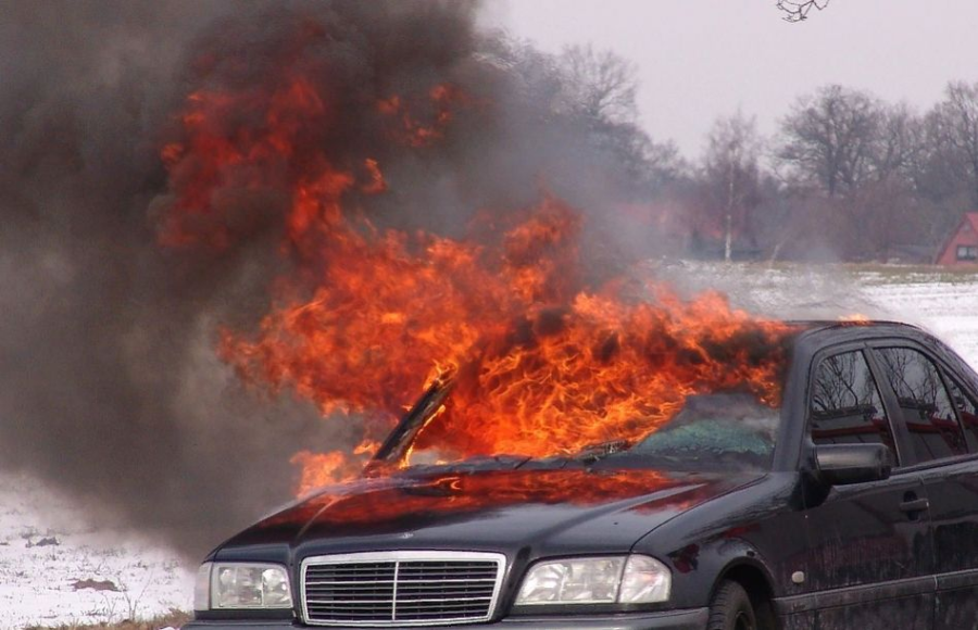 Мужчина из мести к работодателю сжег машины на 12 миллионов в Костроме