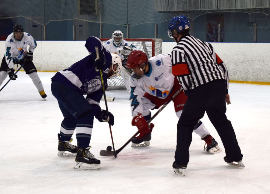 Хоккейная команда Костромаэнерго провела товарищеский матч с коллегами из исполнительного аппарата «Россети Центр»