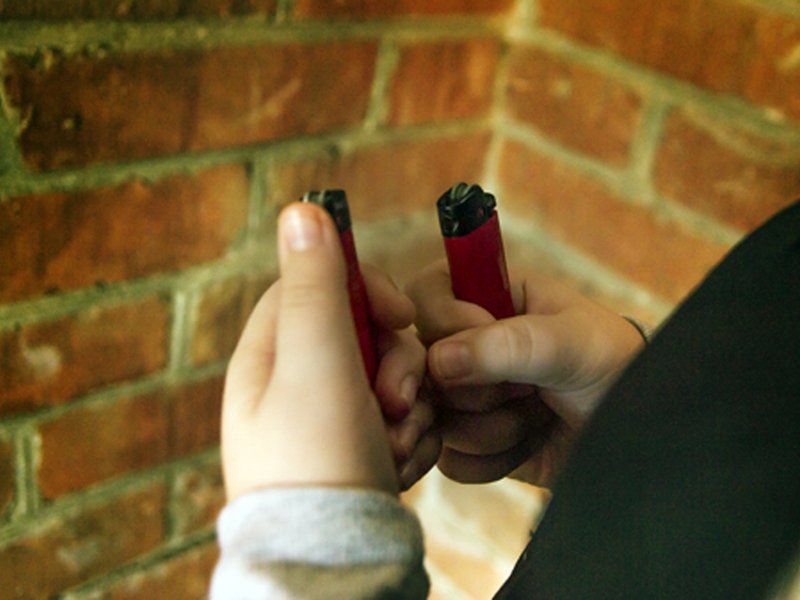 Костромским подросткам запретят покупать зажигалки