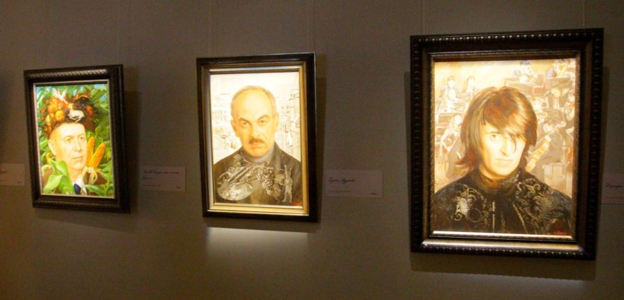 Костромичам покажут светящиеся картины любимого художника российских олигархов