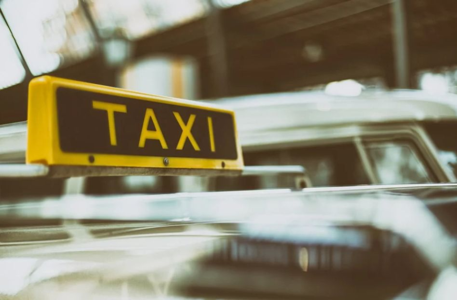 Ленивые костромичи вербуют таксистов в личных слуг