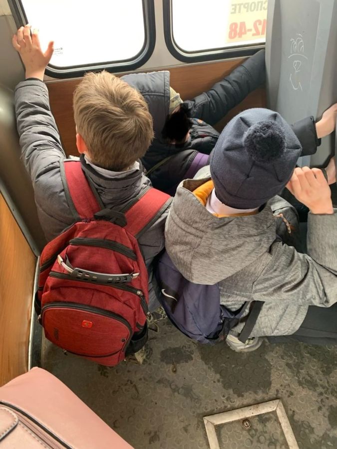 Костромские дети прячутся под сидения автобуса — не хотят платить за проезд