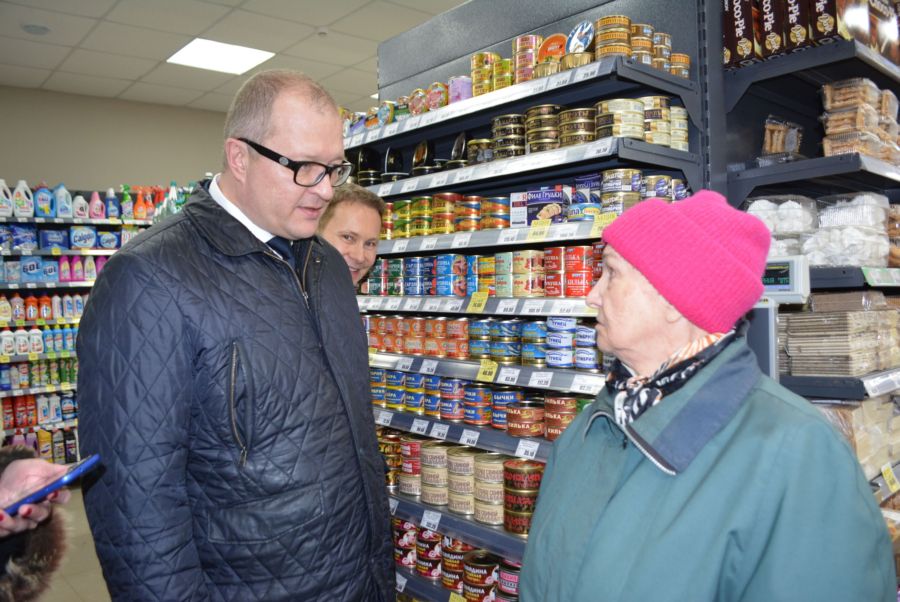 Еды в Костроме — завались: зам губернатора лично пощупал мешки