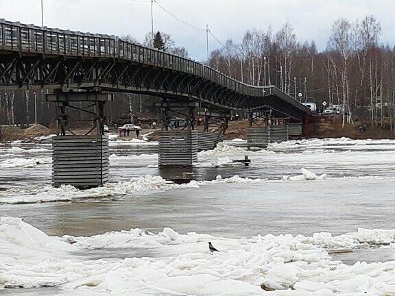 У стратегически важного костромского моста рухнула опора