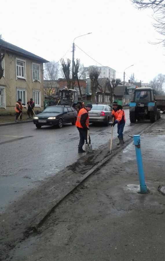 После грязной зимы в Костроме убрали 150 кубометров мусора
