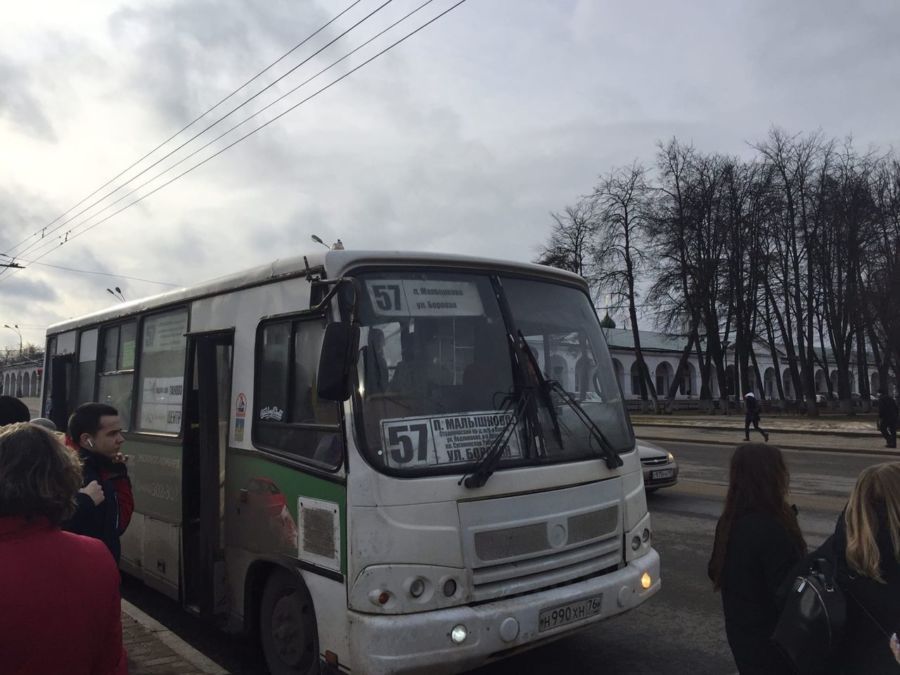 Водитель костромского автобуса заставил платить бедную студентку-льготницу
