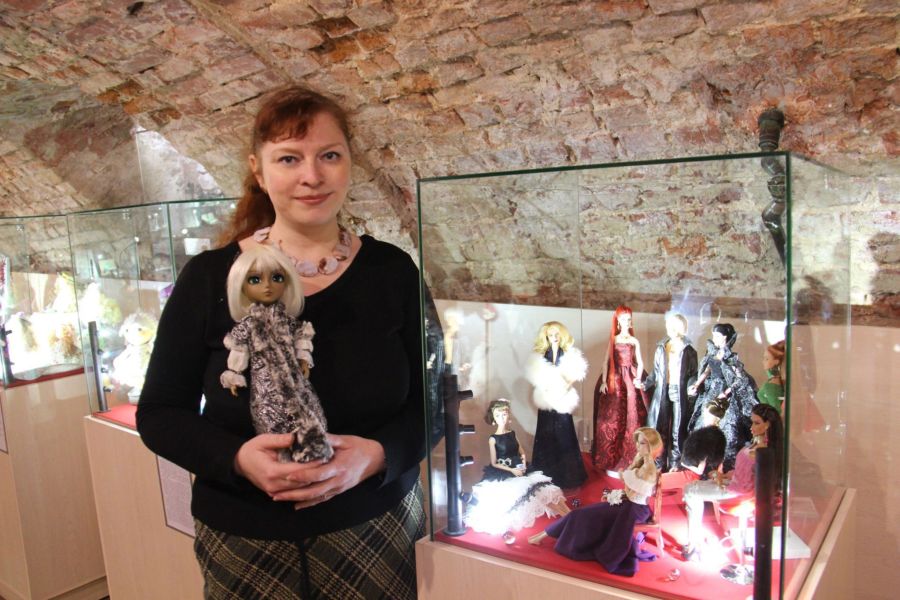 Известная костромская журналистка собрала ценнейшую коллекцию кукол в брендовых платьях
