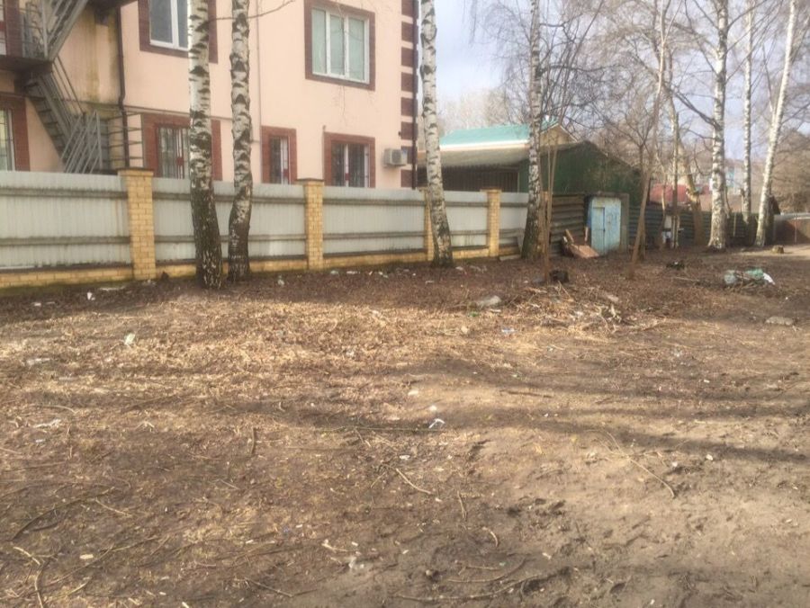 Улица в Костроме превратилась в мусорный пустырь