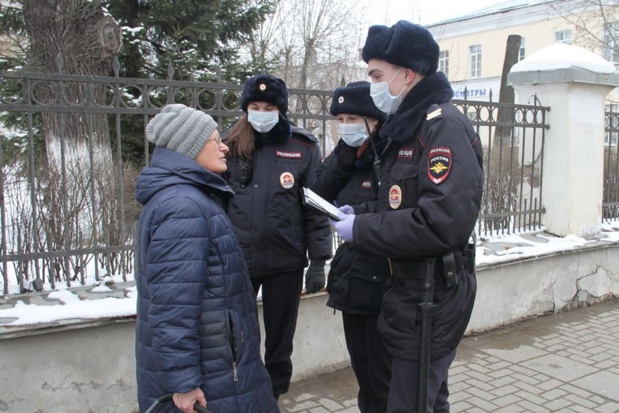 Костромских пенсионеров шокировала просьба полицейских внести свои данные в базу