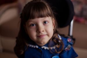 Костромичей просят спасти 5-летнюю девочку от критического недобора веса
