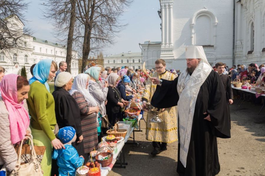 Костромской митрополит заявил об особой церемонии освящения куличей из-за коронавируса