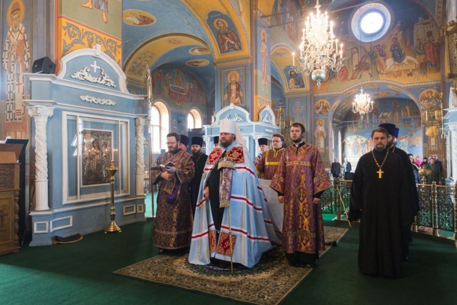 Пасха онлайн: митрополит  Ферапонт просит костромичей не приходить в храмы в воскресенье