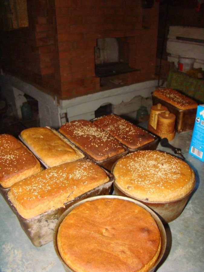 Костромская семья учит россиян на изоляции печь хлеб по WhatsApp