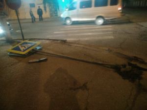Костромич врезался в дорожный знак и устроил гонки с полицией прямо в Пасху
