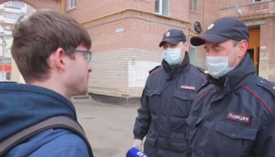 Костромичи без масок пытаются убегать от полиции
