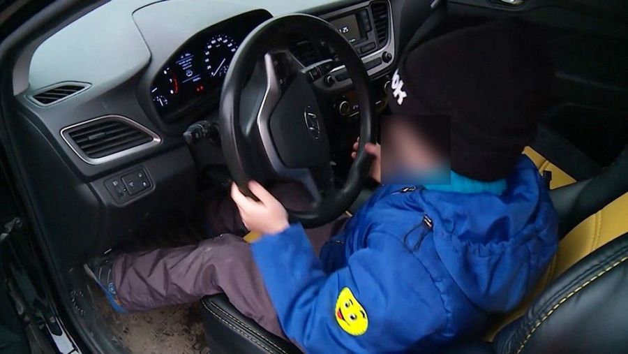 Костромской семиклассник удирал от полиции на машине сестры