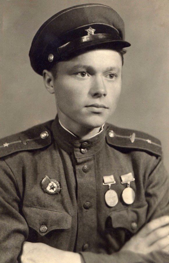 Александр Бурков один уничтожил 5 фашистских автоматчиков