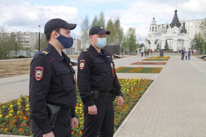Костромичи полезли драться с полицейскими в День Победы