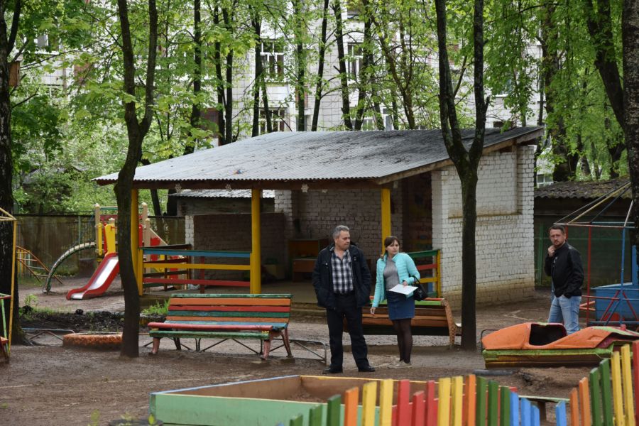 Ради  ребёнка-инвалида власти построят парковку у костромского садика