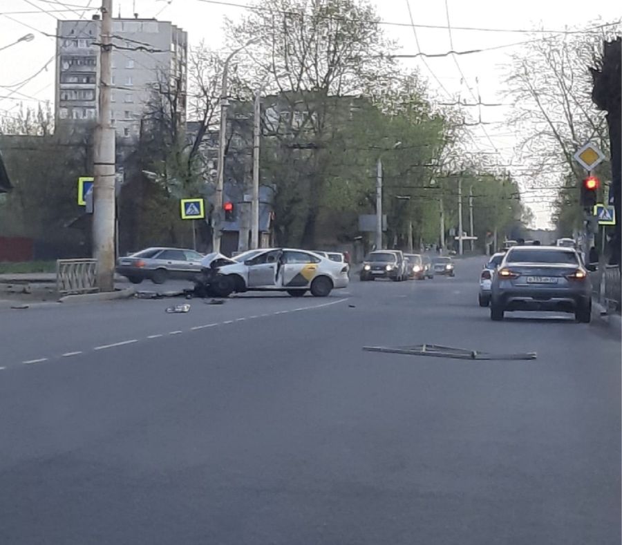 Водитель «Яндекс.Такси» уснул за рулём и чуть не взорвался в Костроме