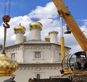 Храм на Дебре в Костроме приобрел позолоченные главы