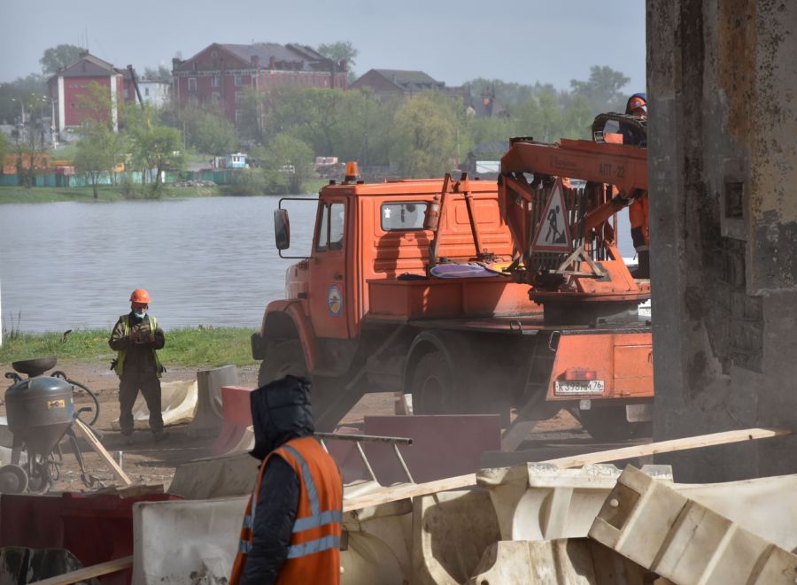Мост через реку Кострома потребовали ремонтировать прочными материалами