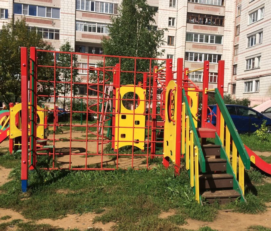 37 детских горок пообещали поставить в Костроме до конца октября