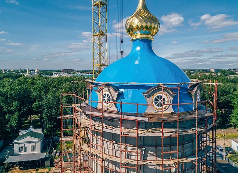 Главный купол Костромского кремля решили покрасить в необычный цвет