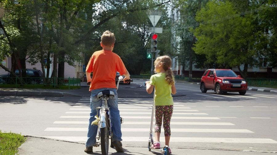 Костромские депутаты предлагают штрафовать родителей за детей на дороге