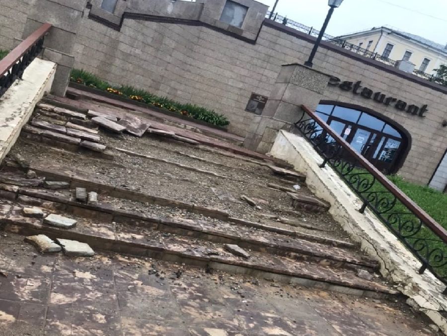 Опасную лестницу в Костроме закрыли после сломанной руки