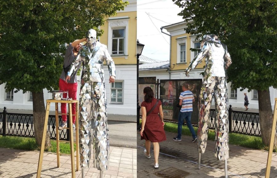 Костромич в центре города ставит мировой рекорд на ходулях