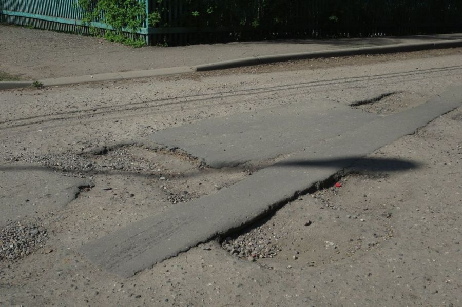 Костромские студенты уговорили чиновников починить ужасную дорогу