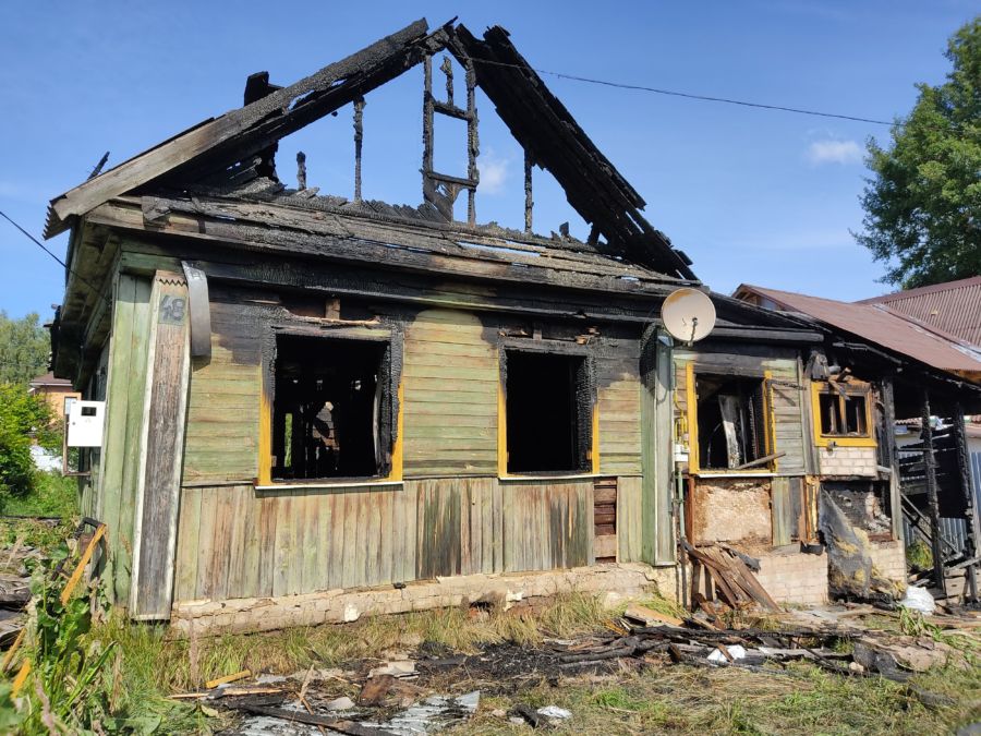 Костромич сжег постель и дом любимой после расставания